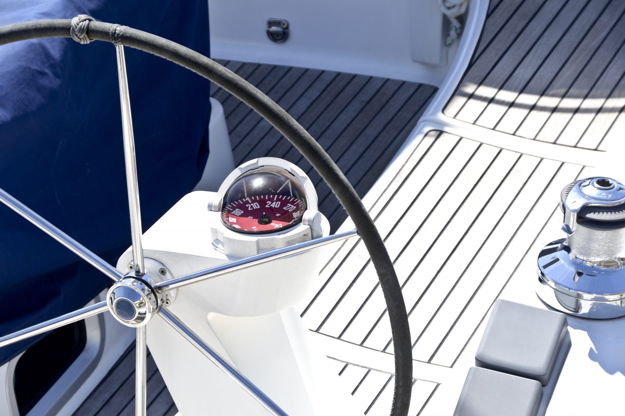 Boot navigatie: Een sloep kopen bij Jacks Marina in Drimmelen, Noord-Brabant