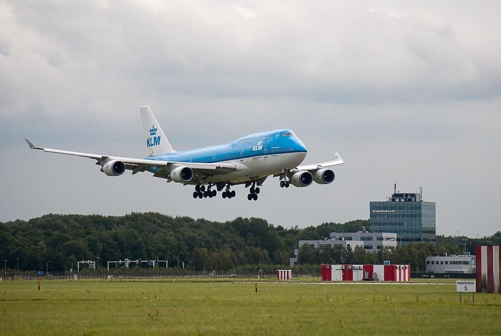 Informatie over kosten van een taxi Arnhem Schiphol met prijsfactoren en bookingtips